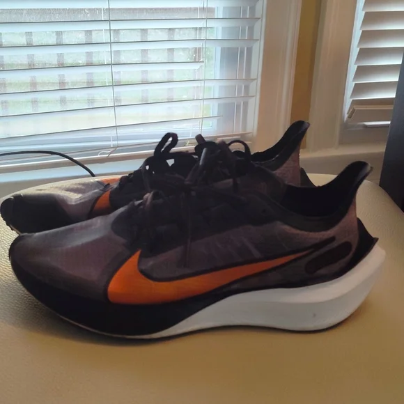 Nike Running shoes Size 9 - Picture 1 of 5